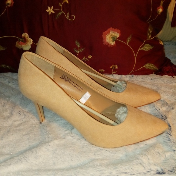 Sold**Womens Honey Beige Heels - Picture 6 of 8
